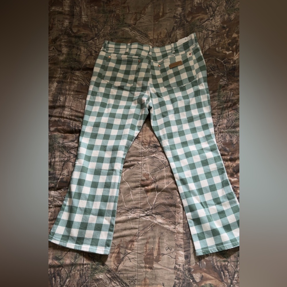 Woman’s Wrangler Wrock 672 Gingham jeans